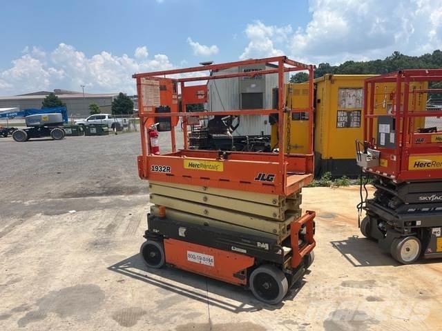 JLG 1932R رافعات مقصية الشكل