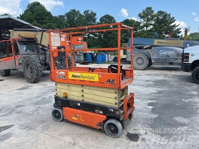 JLG 1932R رافعات مقصية الشكل