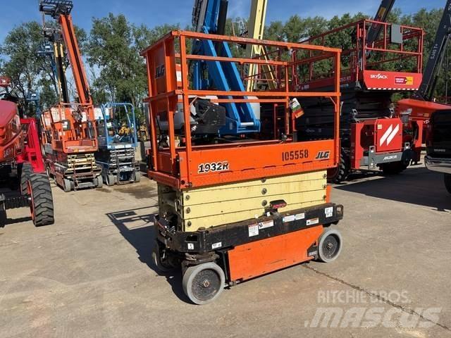 JLG 1932R رافعات مقصية الشكل