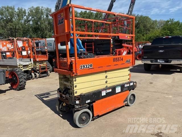 JLG 1932R رافعات مقصية الشكل