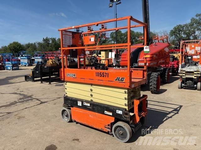 JLG 1932R رافعات مقصية الشكل
