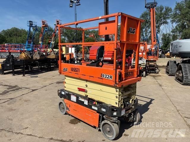 JLG 1932R رافعات مقصية الشكل