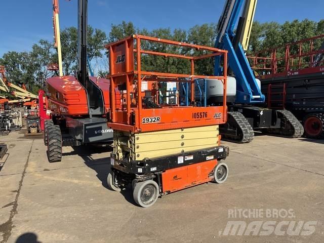 JLG 1932R رافعات مقصية الشكل