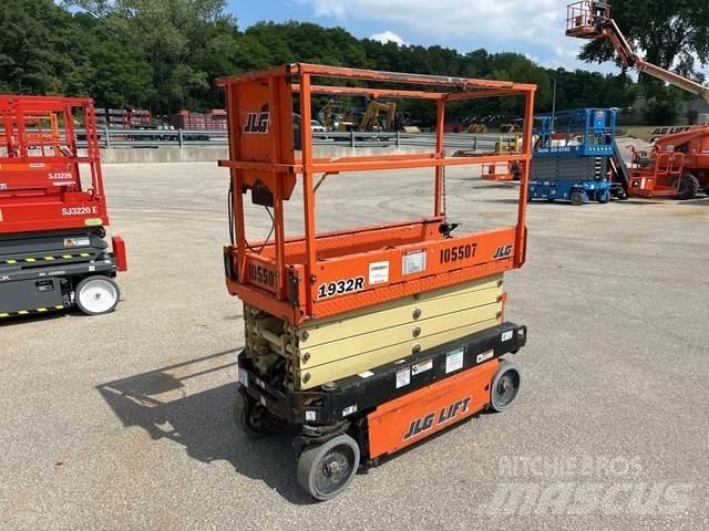 JLG 1932R رافعات مقصية الشكل