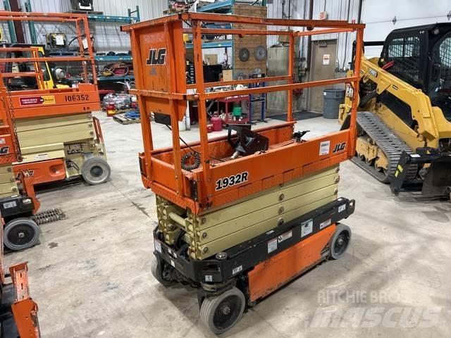 JLG 1932R رافعات مقصية الشكل