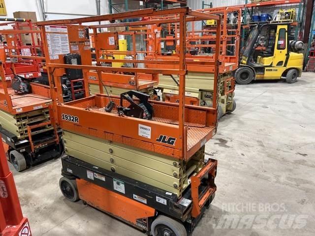 JLG 1932R رافعات مقصية الشكل