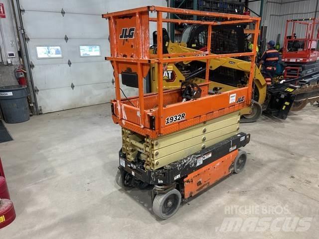 JLG 1932R رافعات مقصية الشكل