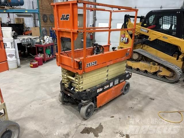 JLG 1932R رافعات مقصية الشكل