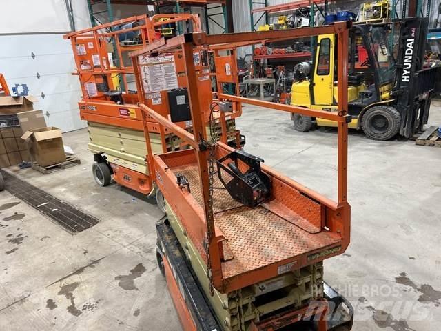 JLG 1932R رافعات مقصية الشكل