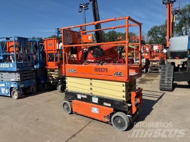 JLG 1932R رافعات مقصية الشكل