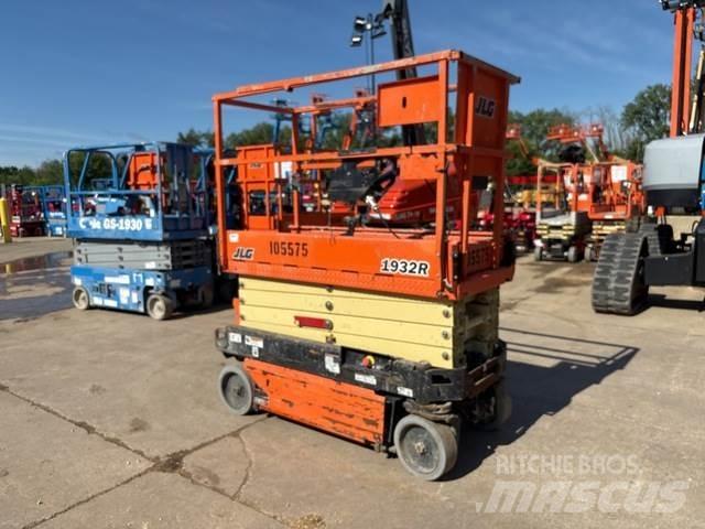 JLG 1932R رافعات مقصية الشكل