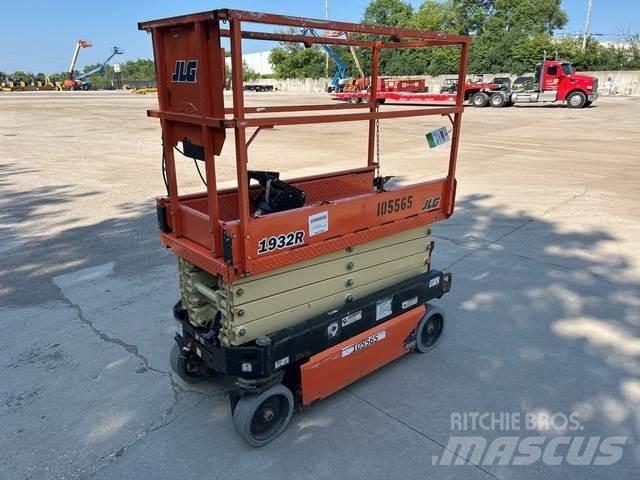 JLG 1932R رافعات مقصية الشكل