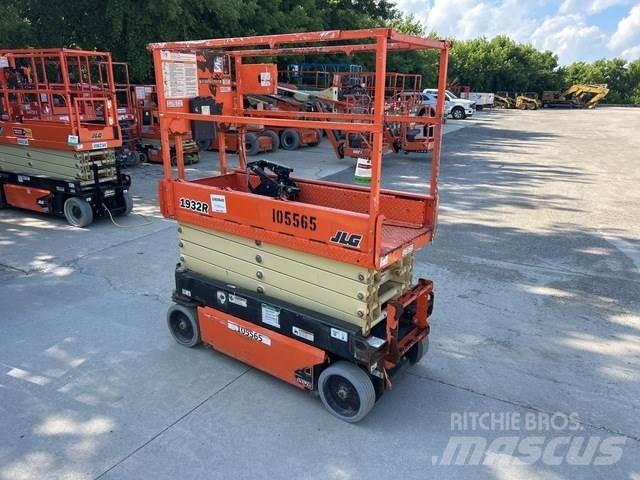 JLG 1932R رافعات مقصية الشكل