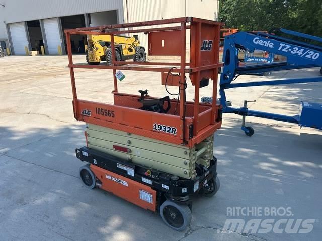 JLG 1932R رافعات مقصية الشكل