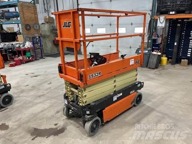 JLG 1932R رافعات مقصية الشكل