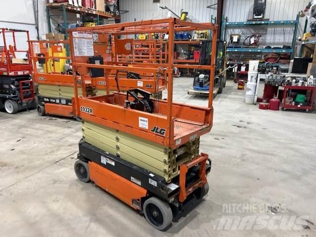 JLG 1932R رافعات مقصية الشكل
