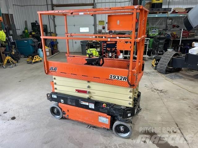 JLG 1932R رافعات مقصية الشكل