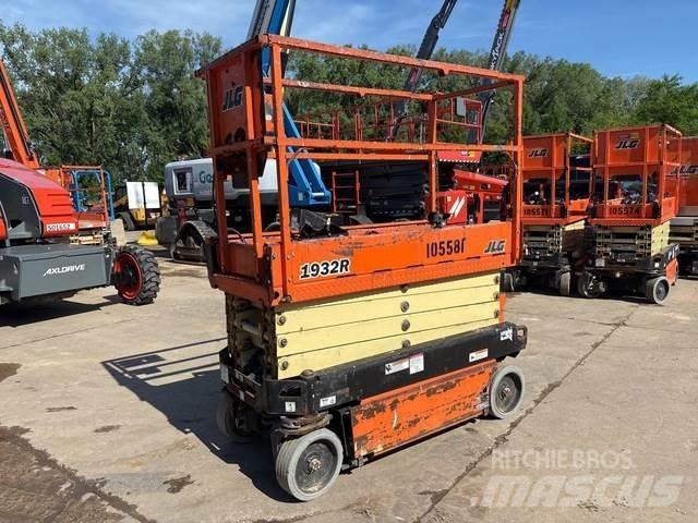 JLG 1932R رافعات مقصية الشكل