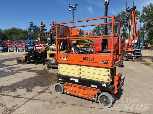 JLG 1932R رافعات مقصية الشكل