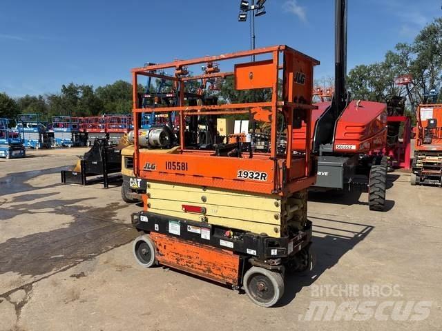 JLG 1932R رافعات مقصية الشكل