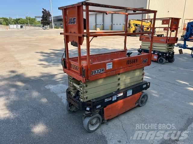 JLG 1932R رافعات مقصية الشكل