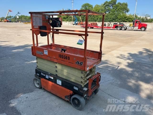 JLG 1932R رافعات مقصية الشكل