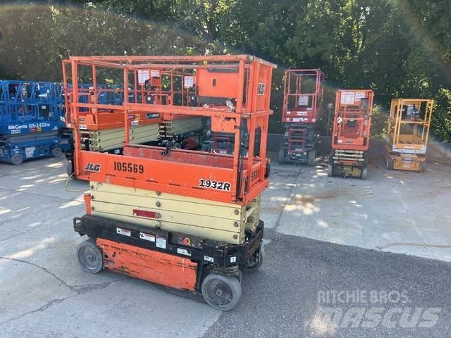 JLG 1932R رافعات مقصية الشكل