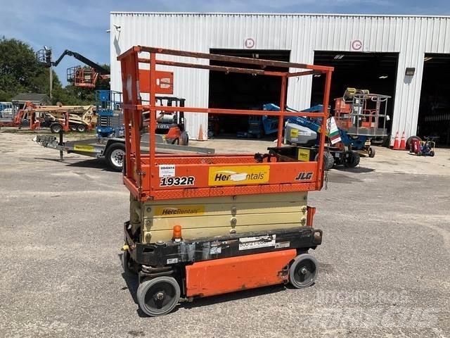 JLG 1932R رافعات مقصية الشكل
