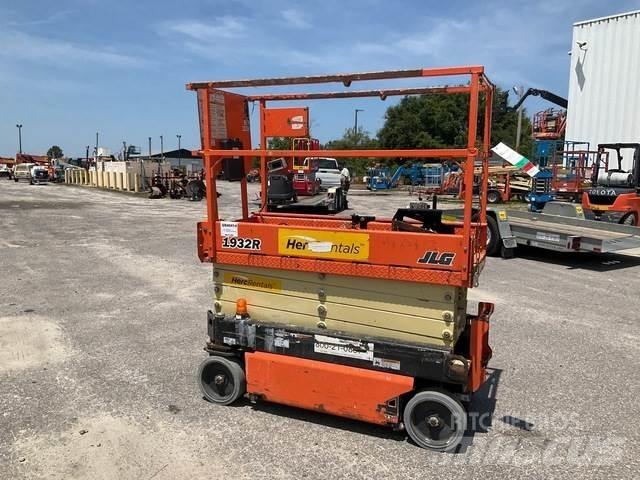 JLG 1932R رافعات مقصية الشكل