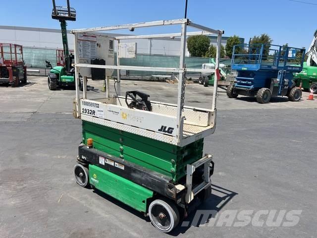 JLG 1932R رافعات مقصية الشكل
