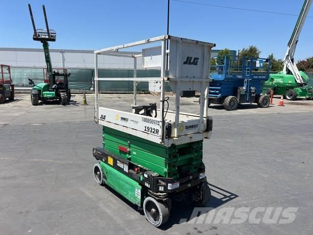 JLG 1932R رافعات مقصية الشكل