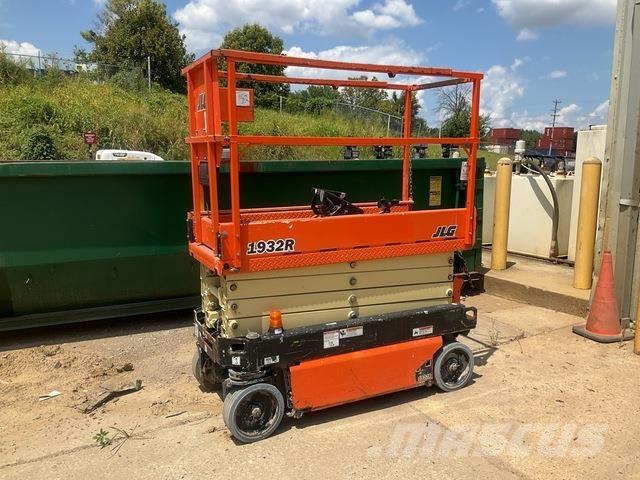 JLG 1932R رافعات مقصية الشكل