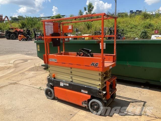 JLG 1932R رافعات مقصية الشكل