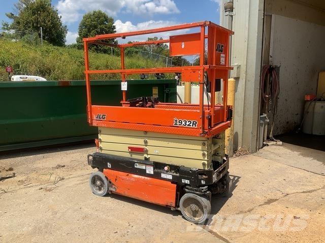 JLG 1932R رافعات مقصية الشكل