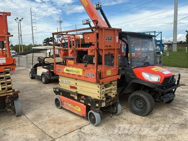 JLG 1932R رافعات مقصية الشكل