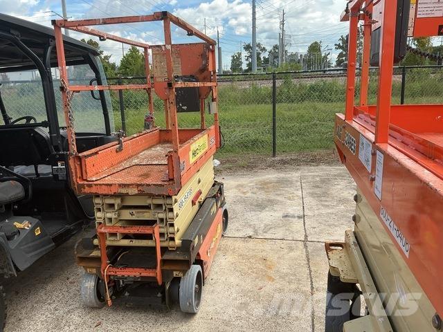 JLG 1932R رافعات مقصية الشكل