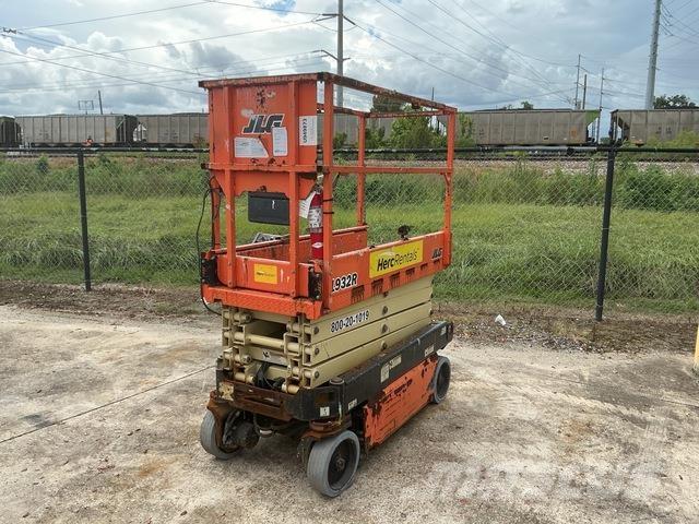 JLG 1932R رافعات مقصية الشكل