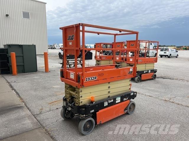 JLG 1932R رافعات مقصية الشكل