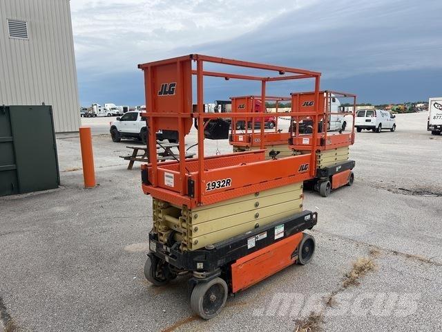 JLG 1932R رافعات مقصية الشكل