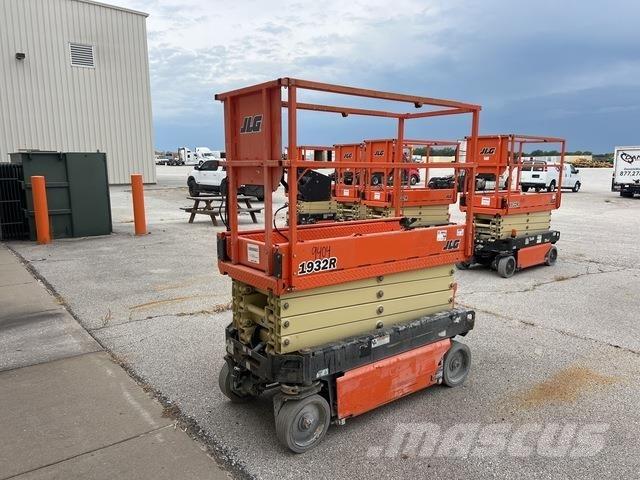 JLG 1932R رافعات مقصية الشكل