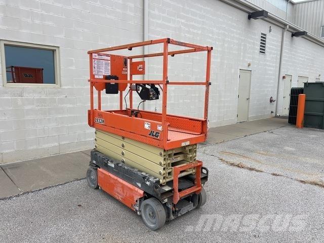 JLG 1932R رافعات مقصية الشكل