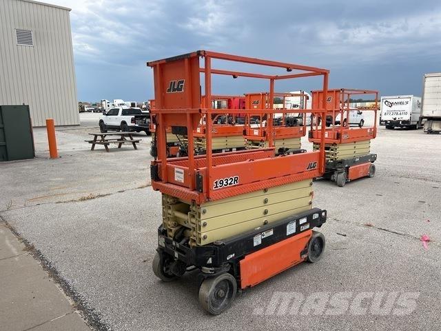 JLG 1932R رافعات مقصية الشكل