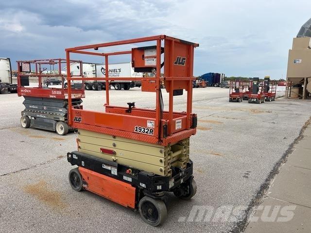 JLG 1932R رافعات مقصية الشكل