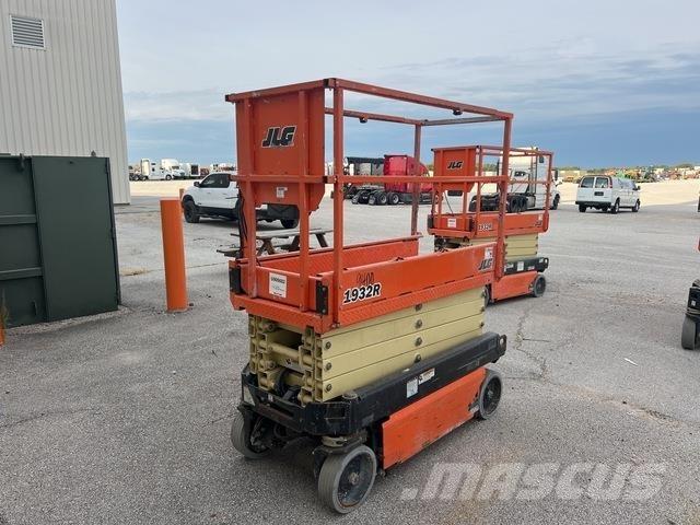 JLG 1932R رافعات مقصية الشكل