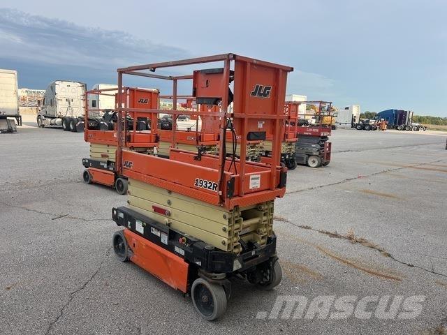 JLG 1932R رافعات مقصية الشكل