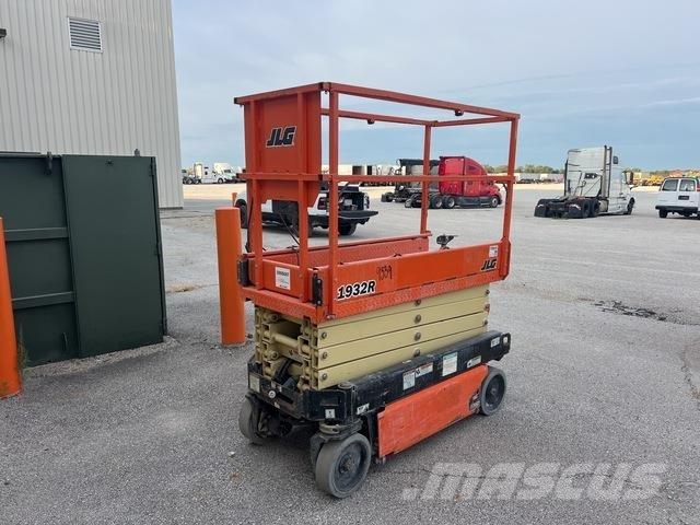 JLG 1932R رافعات مقصية الشكل