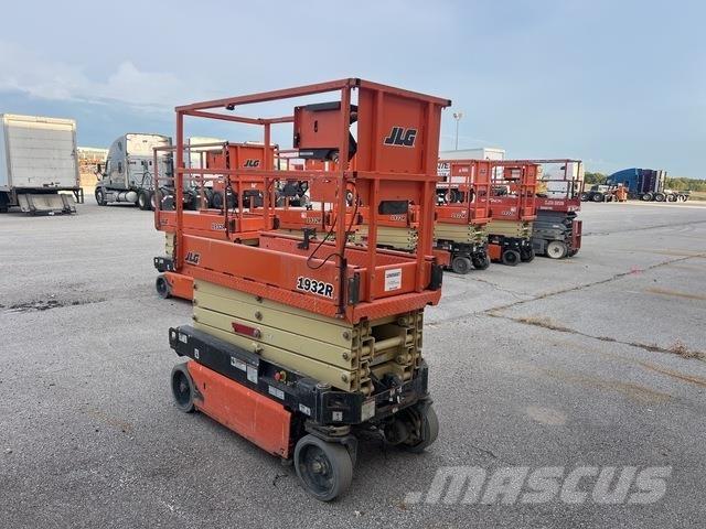 JLG 1932R رافعات مقصية الشكل