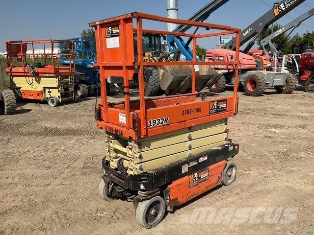 JLG 1932R رافعات مقصية الشكل