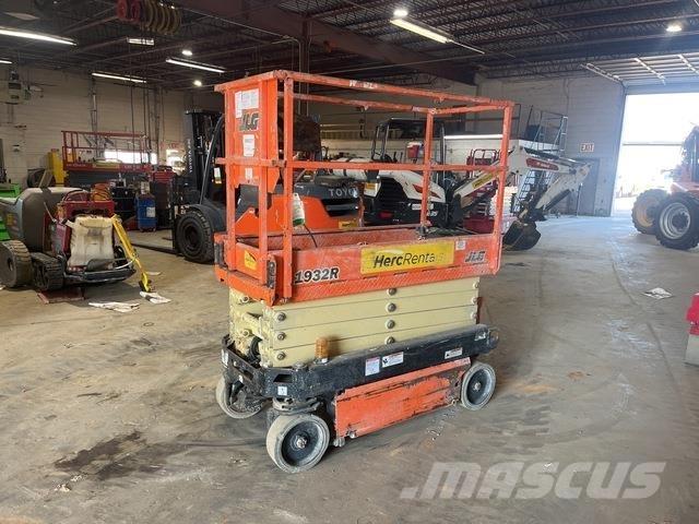 JLG 1932R رافعات مقصية الشكل