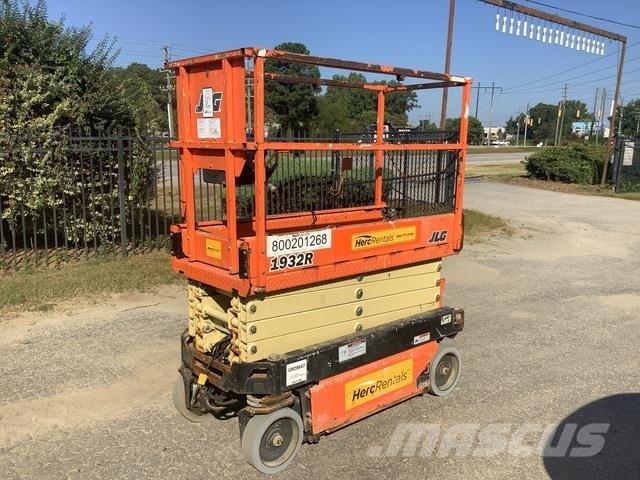 JLG 1932R رافعات مقصية الشكل